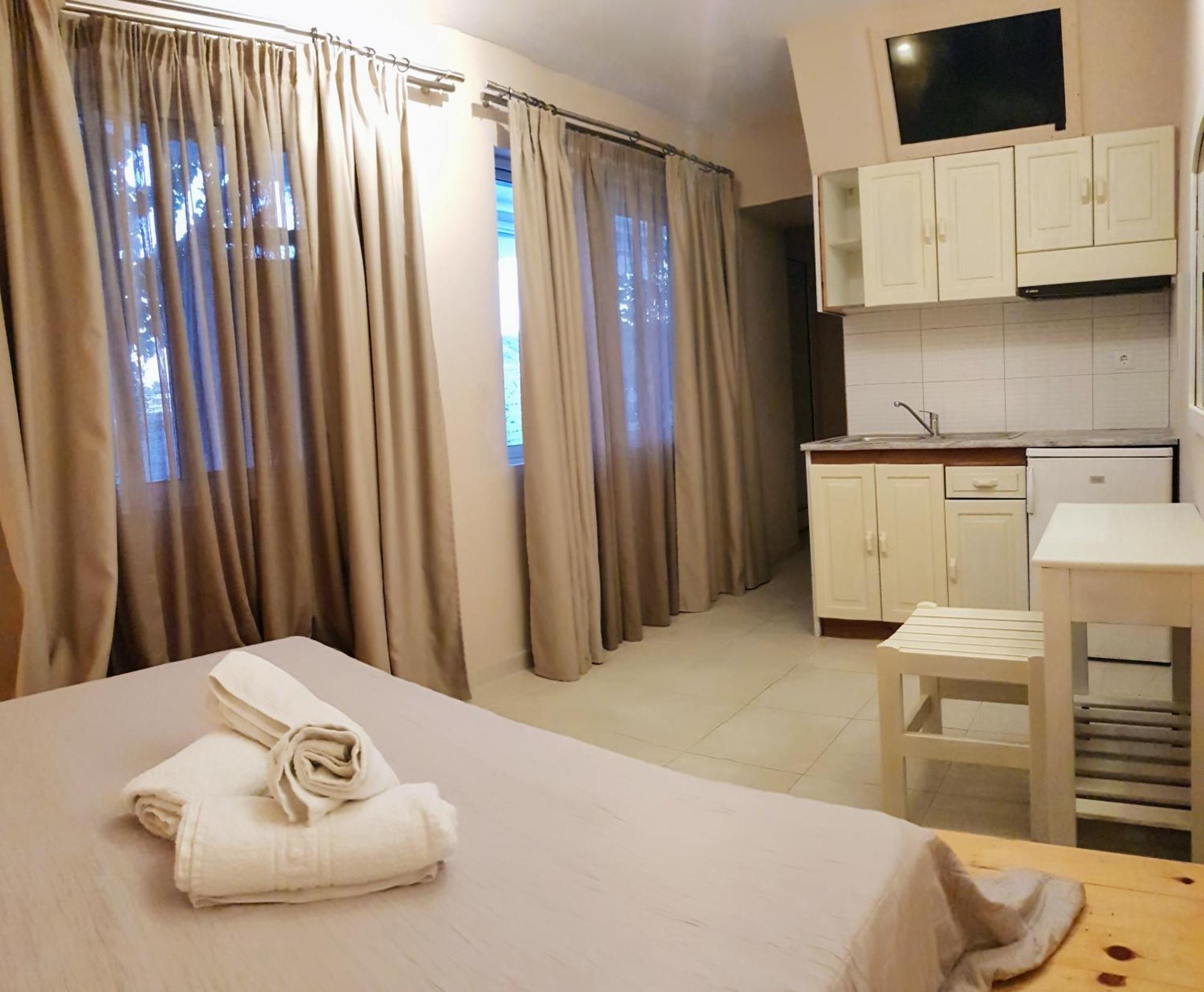 Anemos Hotel Políhrono Kültér fotó